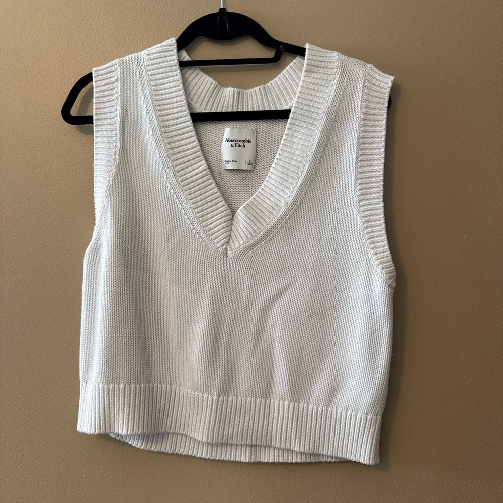 Abercrombie & Fitch Women's Ivory Sweater Vest